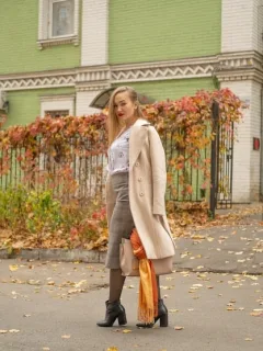 Capsule Wardrobe Essentials: 7 Key Pieces for Effortless Style - Cover Image