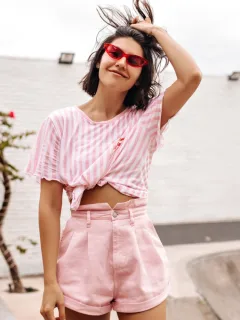 A girl using Summer 2026 Outfit Ideas.