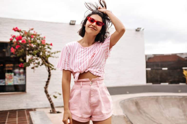 A girl using Summer 2026 Outfit Ideas.