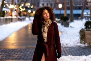 woman with winter 2026 outfits styles.